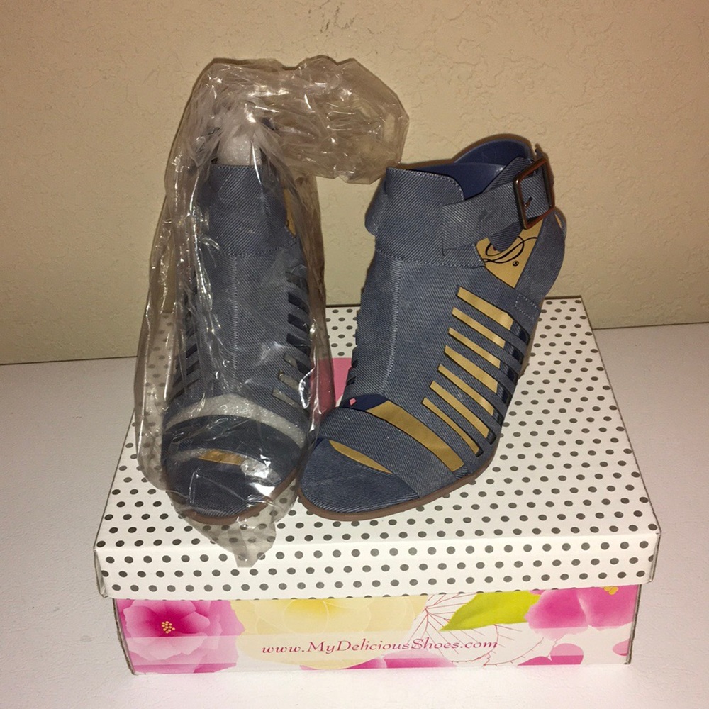 ๐ Strappy Caged Heel Sandal - Picture 2 of 7